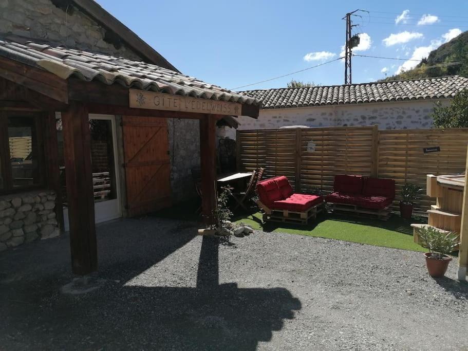 Gite L'Edelweiss 3* La Piarre Εξωτερικό φωτογραφία